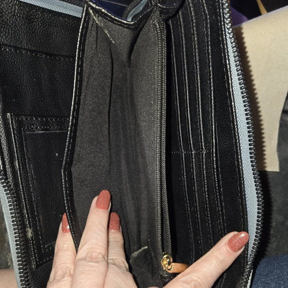 Betsey Johnson Blue Faux Leather Heart Stitched Zip Around Wallet/Wristlet - Picture 8 of 12